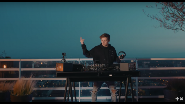 Martin Garrix 豪宅頂樓電音趴,向世界傳遞振奮能量!