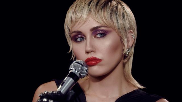 Miley Cyrus〈Midnight Sky〉不再迷信愛情裡的「永遠」
