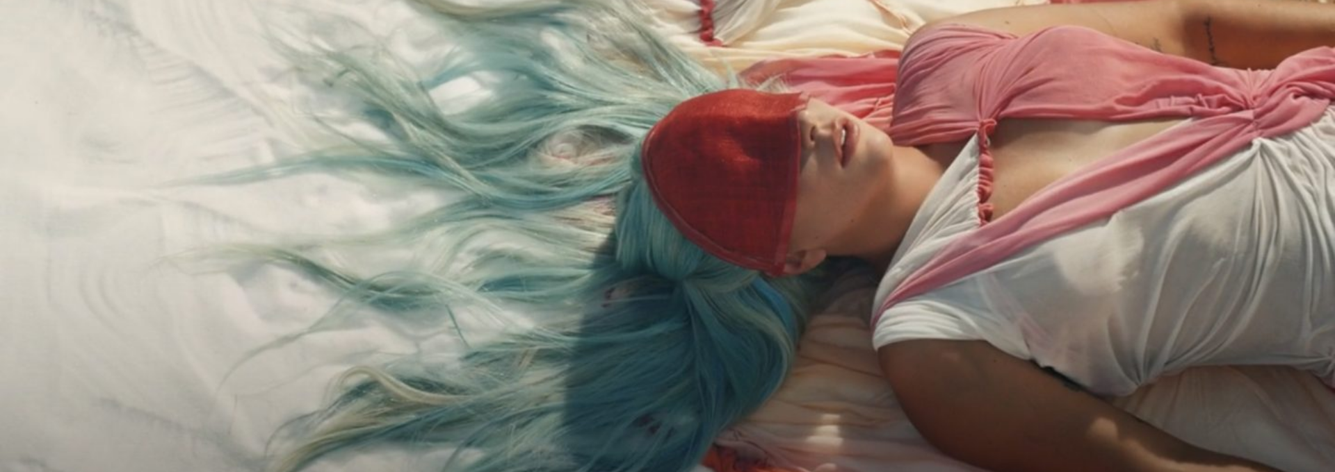 Lady Gaga〈911〉MV 影像符碼解析